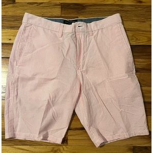 NWOT BANANA REPUBLIC FACTORY 9” AIDEN SEERSUCKER PINK/WHITE PINSTRIPED SHORTS